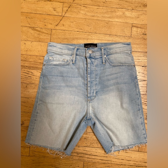 Black orchid Los Angeles denim shorts. Size 26. Frayed bottom. Button up front - Picture 1 of 4